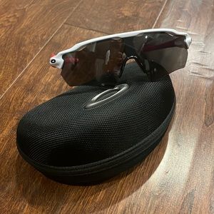 Oakley Radar EV Pitch